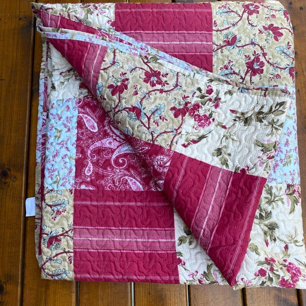 Simple Floral Patchwork Quilt size King - Picture 7 of 7